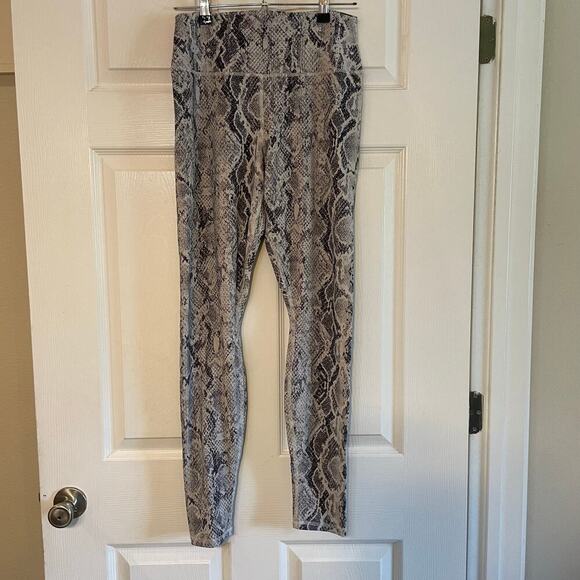 Alo yoga snakeskin legging size large - Picture 1 of 13